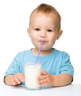 Молочні продукти корисно споживати дітям в перший рік життя.