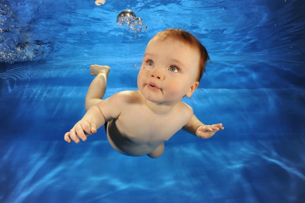 watch-baby-swimming-across-pool-video-2.jpg (116.01 Kb)