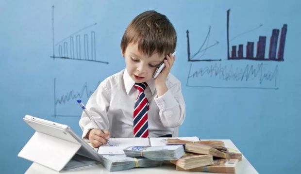 Як виховати дитину, яка досягатиме успіху? Хоча універсальної інструкції не існує, існують особливі методики виховання, які можуть підштовхнути дитину до успіху.