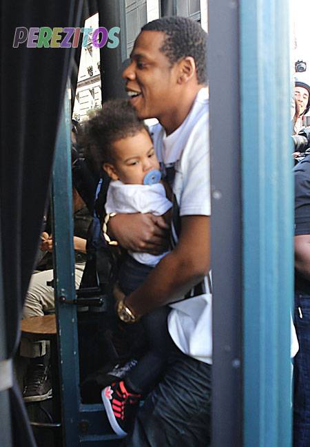 2265_jay-z-beyonce-baby-blue-ivy-lunch-paris__opt.jpg