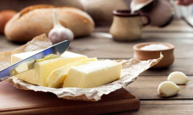 Як відрізнити натуральне вершкове масло від підробки? Біохімік Гліб Репіч поділився простими та ефективними способами, як визначити справжнє вершкове масло за допомогою простих методів у домашніх умовах.