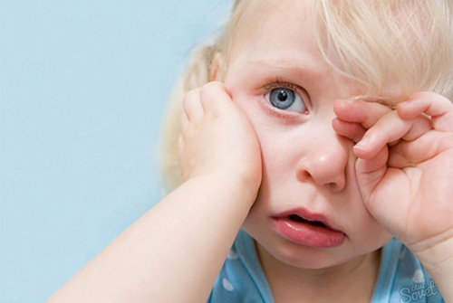 Як розпізнати отит у дитини і чим його лікувати? Ця хвороба позасезонна, може минати без лікування або ж потребувати негайного прийому антибіотиків чи навіть хірургічного втручання і принаймні раз у