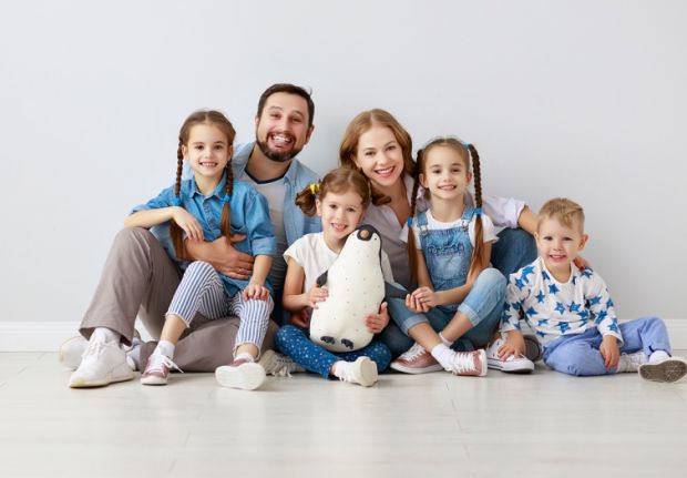 Які пільги передбачені для багатодітних сімей у цьому році? Багатодітні родини в Україні можуть отримати знижки на житлово-комунальні послуги, безплатні ліки, проїзд у транспорті для дітей, та інші пільги. Студ