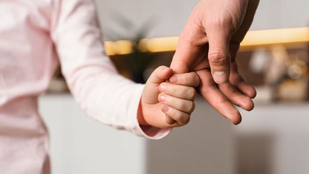 Дослідження показало, кого батьки люблять більше Дослідження, проведене міжнародною командою вчених, виявило, що батьки часто віддають перевагу старшим дітям і донькам.