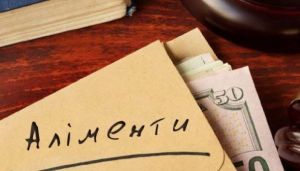 Як подати на аліменти? Щоб подати на аліменти в Україні, ви можете обрати один із трьох способів: укласти нотаріальний договір за взаємною згодою, подати заяву про видачу су