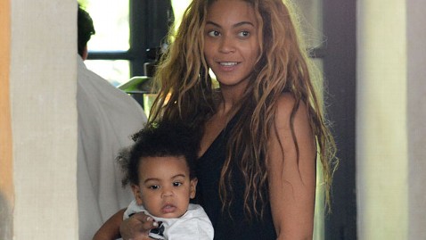 8015_inf_beyonce_baby_blue_ivy_paris_thg_130425_wblog.jpg