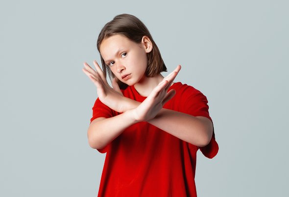 Ситуації, в яких батьки повинні відмовити своїй дитині Одні з нас дотримуються політики строгих заборон; інші поступаються капризам; треті ж переживають через те, що засмучують дитину відмовою. Проте, інод