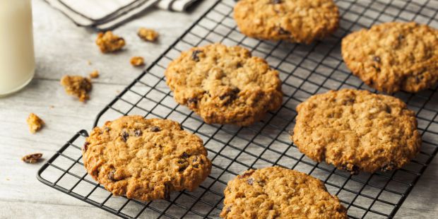 Корисне вівсяне печиво в аерофритюрниці — рецепт Корисне вівсяне печиво в аерофритюрниці — це швидкий спосіб приготувати випічку без зайвого жиру. Готуємо десерт з вівсяних пластівців, бананів, чорно