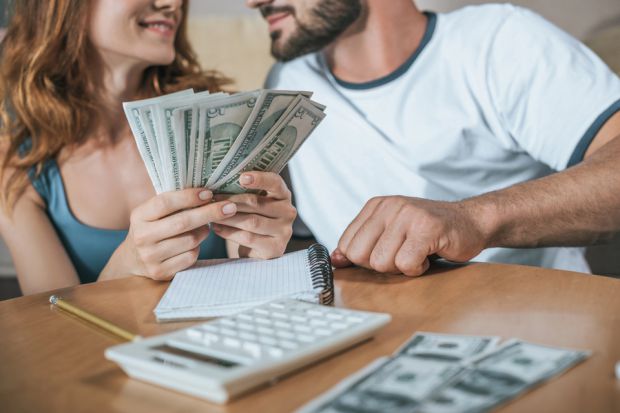 Яка сума потрібна сім'ї в Україні для комфортного життя? Експертні оцінки показують, що «комфортний» рівень доходу залежить від структури сім’ї й місця проживання. За розрахунком фінансового консультанта Іва